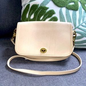 VINTAGE COACH Crossbody leather bag.